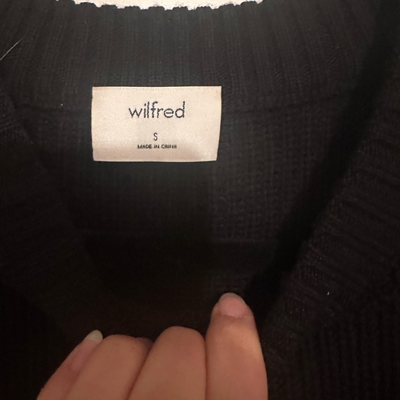 Scalloped edge black Babaton knit - Picture 2 of 3